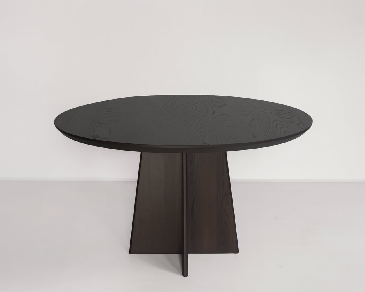 GIRA - Organic Shape Smoked Oak - Round Massive Table