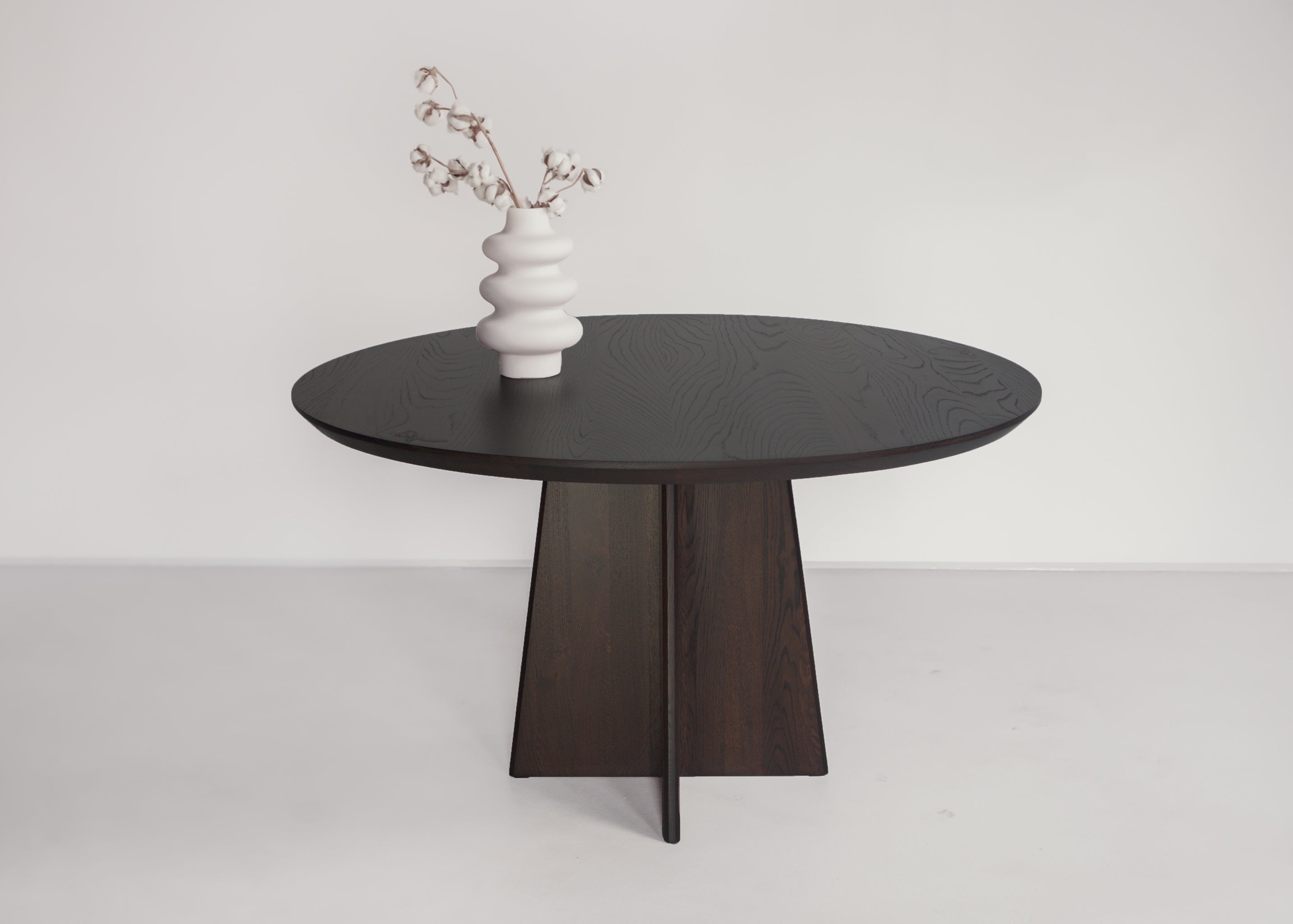 GIRO dining table smoked oak